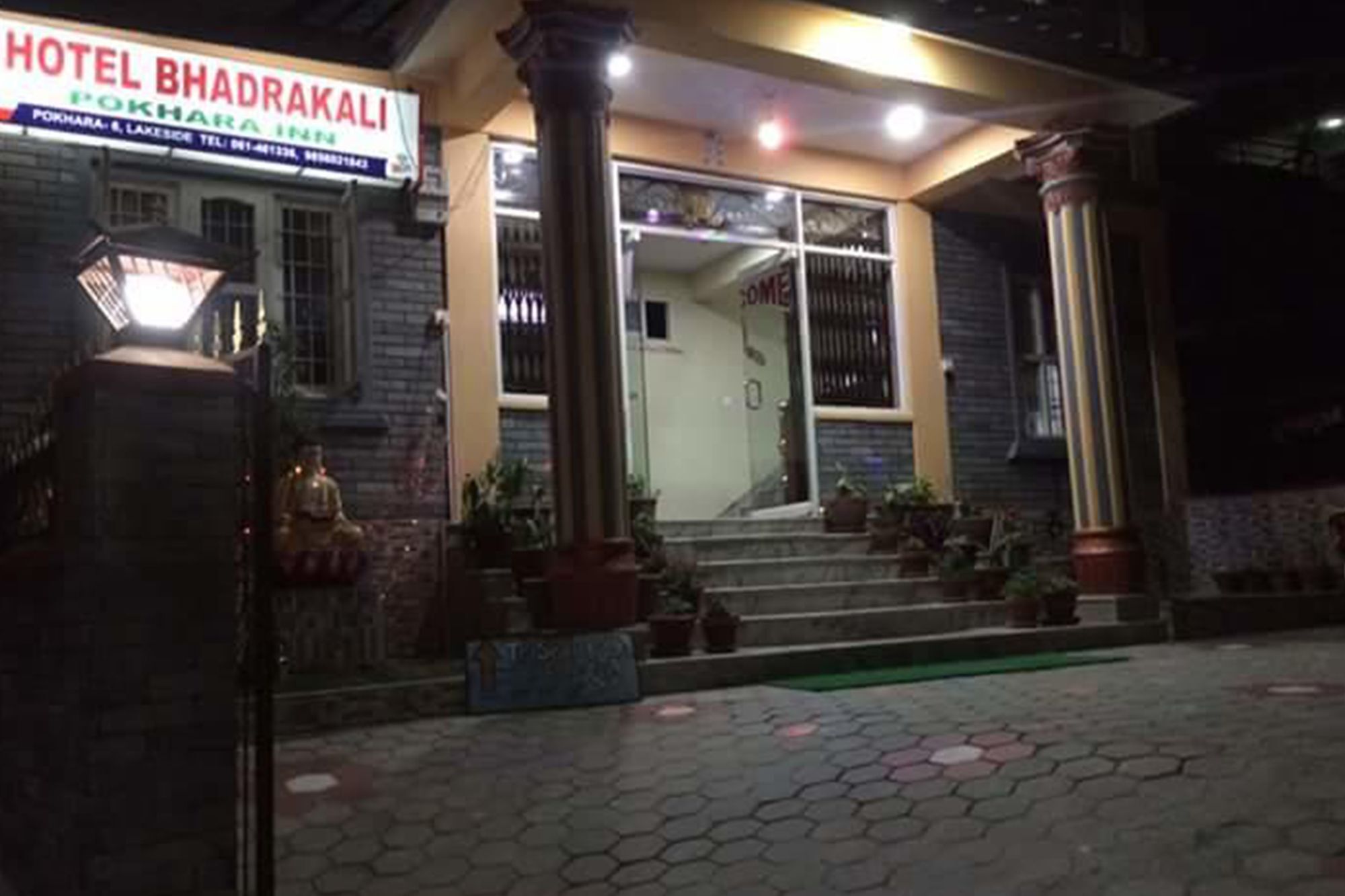 Hotel Bhadrakali Pokhara Inn Экстерьер фото